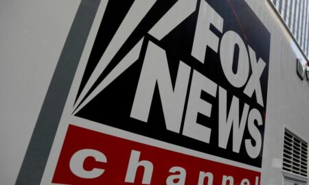 Julgamento de processo da Dominion contra a Fox continuará na terça-feira após atraso