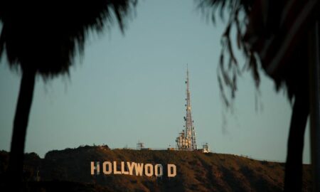 Roteiristas de Hollywood dão poder a negociadores sindicais para convocar greve se necessário